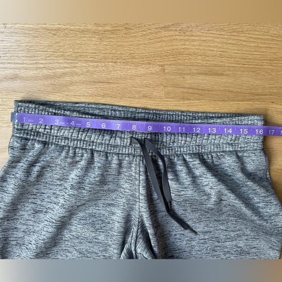 Under Armour Cold Gear Gray Loose Fit Joggers Size Medium Excellent Condition - Picture 9 of 9